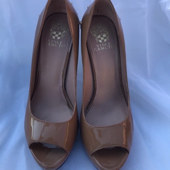 Vince Camuto Platform Heel in nude patent leather - Picture 2 of 6